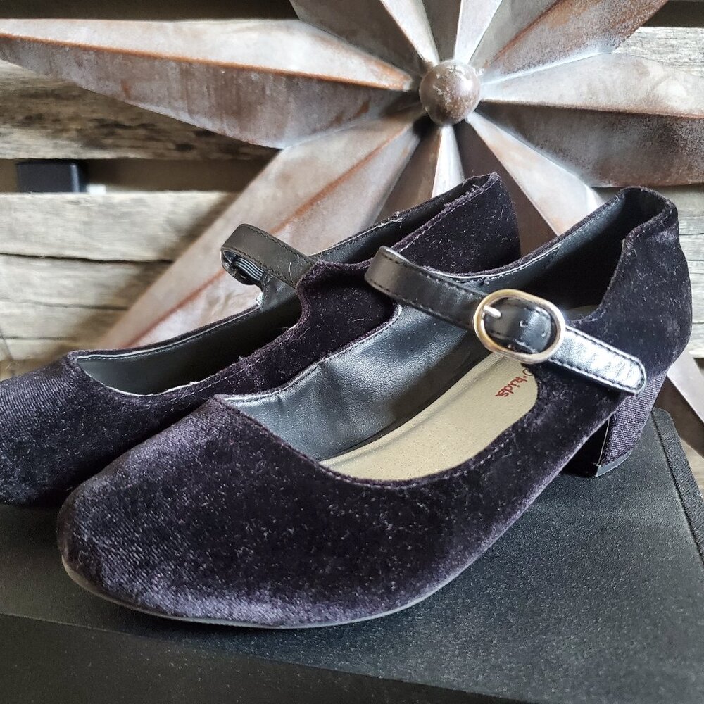 Girl's black velvet dress shoes